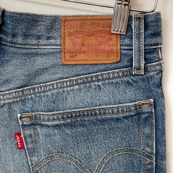 Levi's 501 Shorts Womens W24 Button Fly 100% Cotton Raw Cuffed Hem Blue Denim - Picture 6 of 12